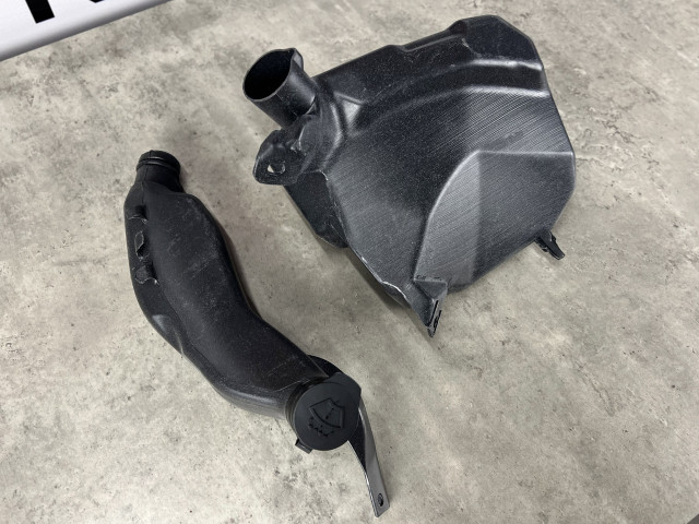 Бачок склоомивача - Tesla Model Y - 1490412-00-B