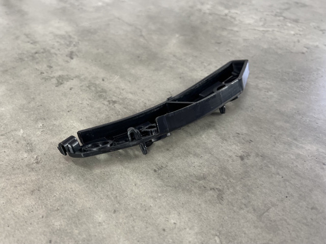 Малий кронштейн переднього бампера (правий) - Tesla Model 3 - 1084182-00-E