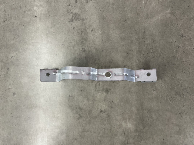 Кронштейн підкрилка (правий) - Tesla Model 3 - 1104541-00-B
