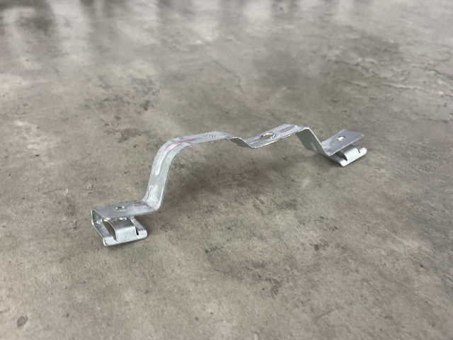 Кронштейн підкрилка (правий) - Tesla Model 3 - 1104541-00-B