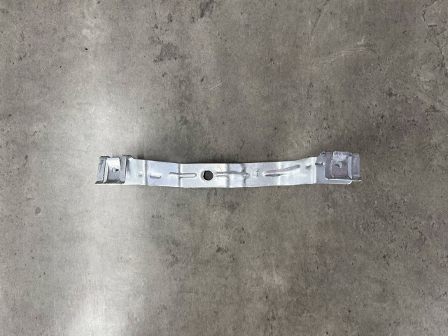 Кронштейн підкрилка (правий) - Tesla Model 3 - 1104541-00-B