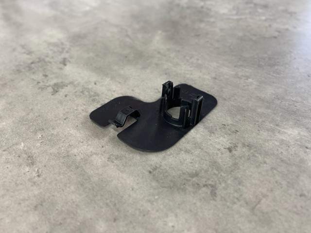 Кріплення парктроніка пер.бампера (внутрішній, правий) - Tesla Model Y - 1493756-00-A