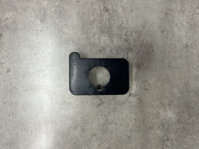 Кріплення парктроніка пер.бампера (центральний, правий) - Tesla Model Y - 1493757-00-A