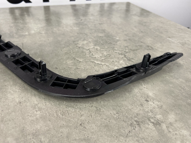 Кронштейн заднього бампера (правий) - Tesla Model 3 - 1083989-00-I