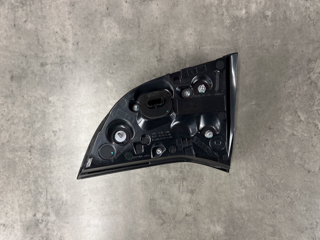 Задній ліхтар (лівий, внутрішній) - Tesla Model 3 (2021) 1502088-00-B