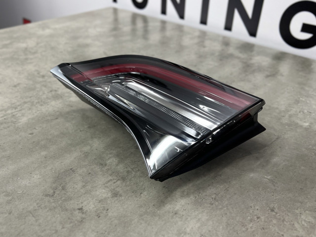 Задній ліхтар (правий, внутрішній) - Tesla Model 3 (2021) 1502089-00-B