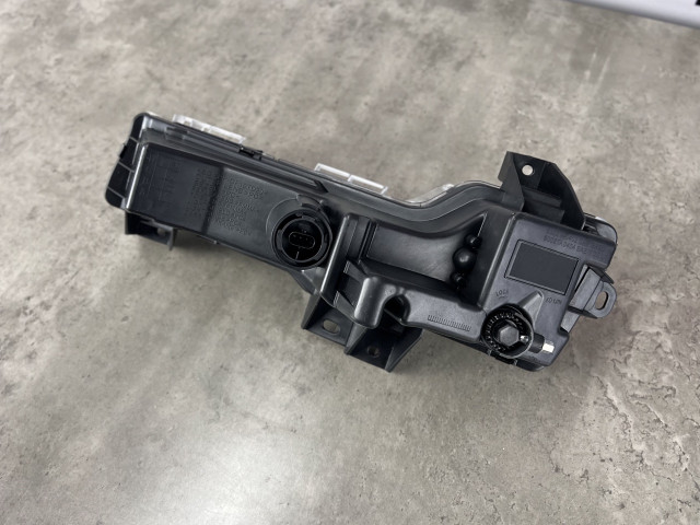 Протитуманна фара (один діод, США) - права - Tesla Model 3 / Y - 1077392-00-E