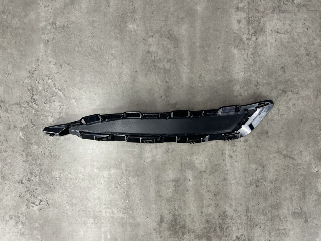 Кришка повітропровода (права) - Sport Line - AUDI Q7 (4M) - 4M0807750A