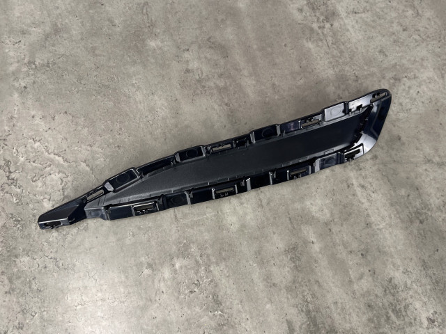 Кришка повітропровода (права) - Sport Line - AUDI Q7 (4M) - 4M0807750A
