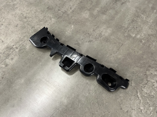 Кронштейн заднього бампера (правий) - Mazda CX-5 II (KF) KB8A502H1B / KB8A-50-2H1B