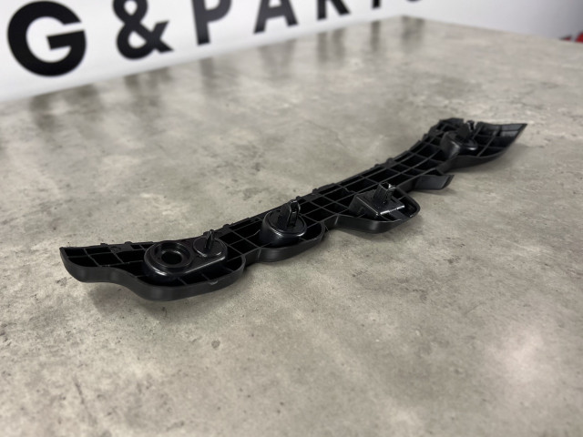 Кронштейн заднього бампера (правий) - Mazda CX-5 II (KF) KB8A502H1B / KB8A-50-2H1B