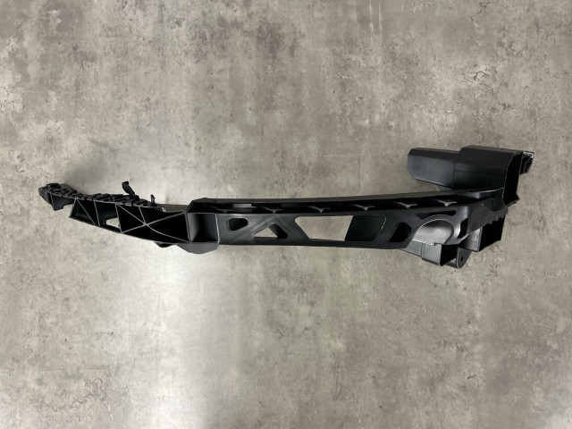 Кріплення протитум.фари (праве) - AUDI Q3 (8U) - 2011-2014 - 8U0805608A