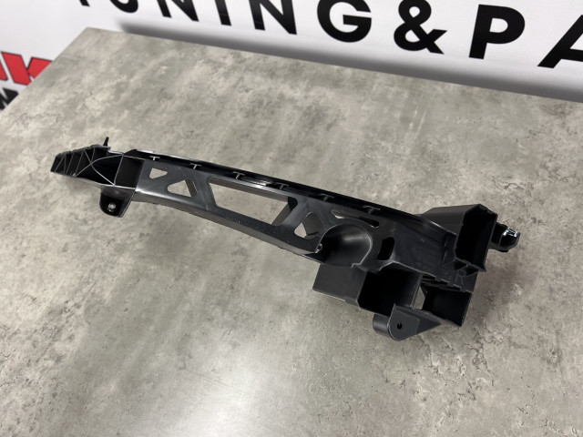 Кріплення протитум.фари (праве) - AUDI Q3 (8U) - 2011-2014 - 8U0805608A