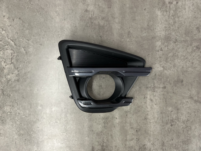 Решітка протитум.фари (права) рест. - Mazda CX-5 (KE) KA0J50C20A