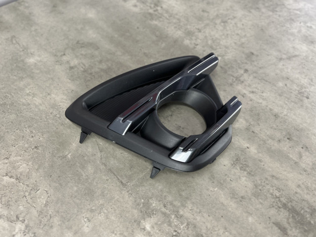 Решітка протитум.фари (права) рест. - Mazda CX-5 (KE) KA0J50C20A