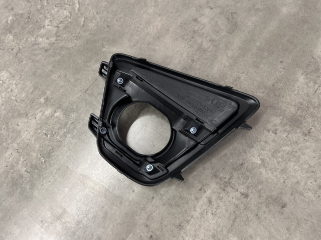 Решітка протитум.фари (права) рест. - Mazda CX-5 (KE) KA0J50C20A
