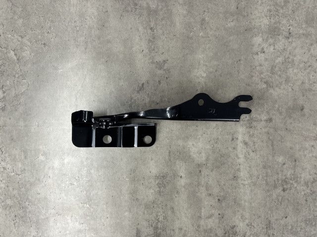 Петля капота (рест.) - права - Mazda CX-5 (KE) KD5352410A / KD53-52-410A