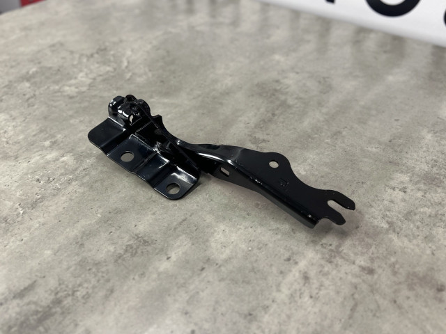 Петля капота (рест.) - права - Mazda CX-5 (KE) KD5352410A / KD53-52-410A