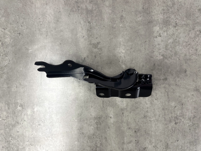 Петля капота (рест.) - права - Mazda CX-5 (KE) KD5352410A / KD53-52-410A