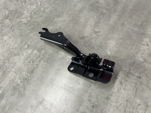 Петля капота (рест.) - ліва - Mazda CX-5 (KE) KD5352420A / KD53-52-420A