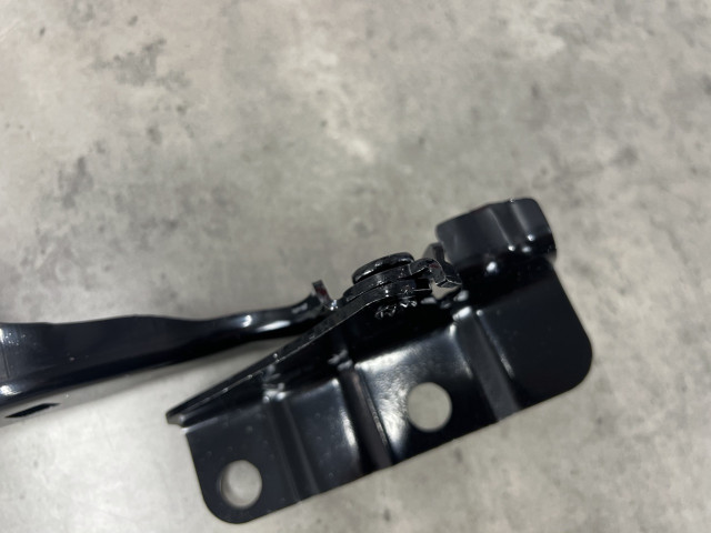 Петля капота (рест.) - ліва - Mazda CX-5 (KE) KD5352420A / KD53-52-420A