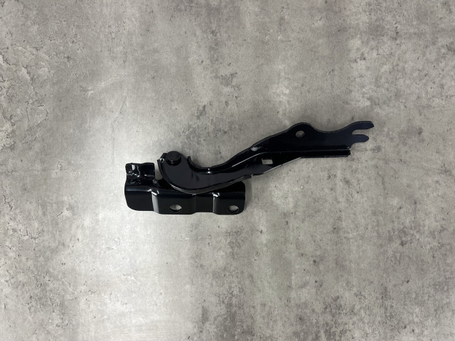 Петля капота (рест.) - ліва - Mazda CX-5 (KE) KD5352420A / KD53-52-420A