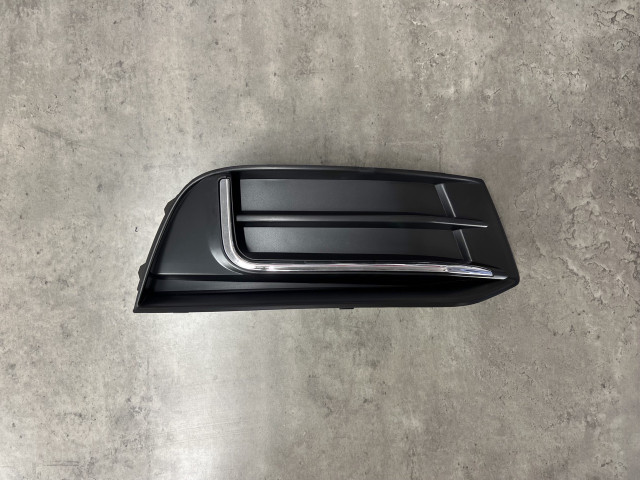 Решітка протитум.фари (права) рест. - Sedan - AUDI A3 (8V) 2016-2020 - 8V5807672A