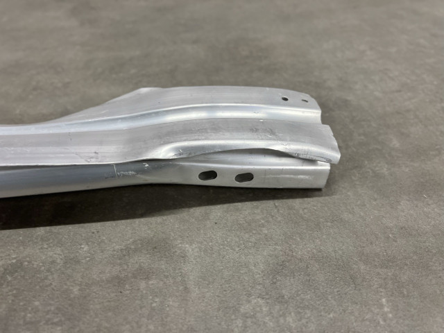 Підсилювач переднього бампера (рест.) - AUDI A4 (B8) 2011-2015 - 8K0807113F