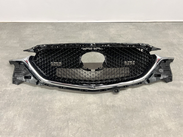 Решітка радіатора (хром) - Mazda CX-5 II (KF) KB8A50710K / KB8A-50-710K