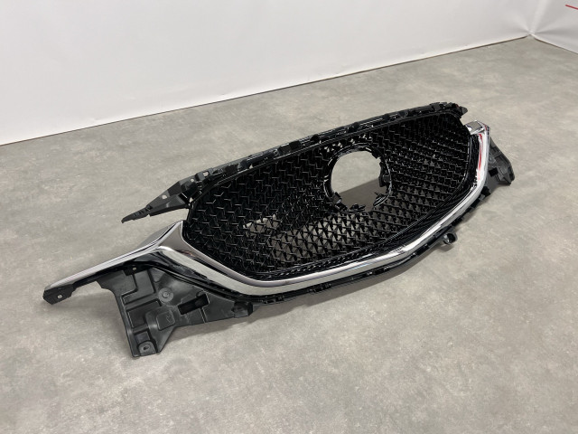Решітка радіатора (хром) - Mazda CX-5 II (KF) KB8A50710K / KB8A-50-710K